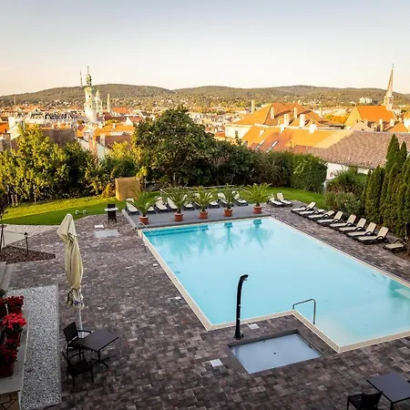 Vinosseum Bor- Es Apartmanhaz *