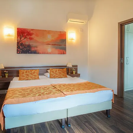 Vinosseum Bor- Es Apartmanhaz *